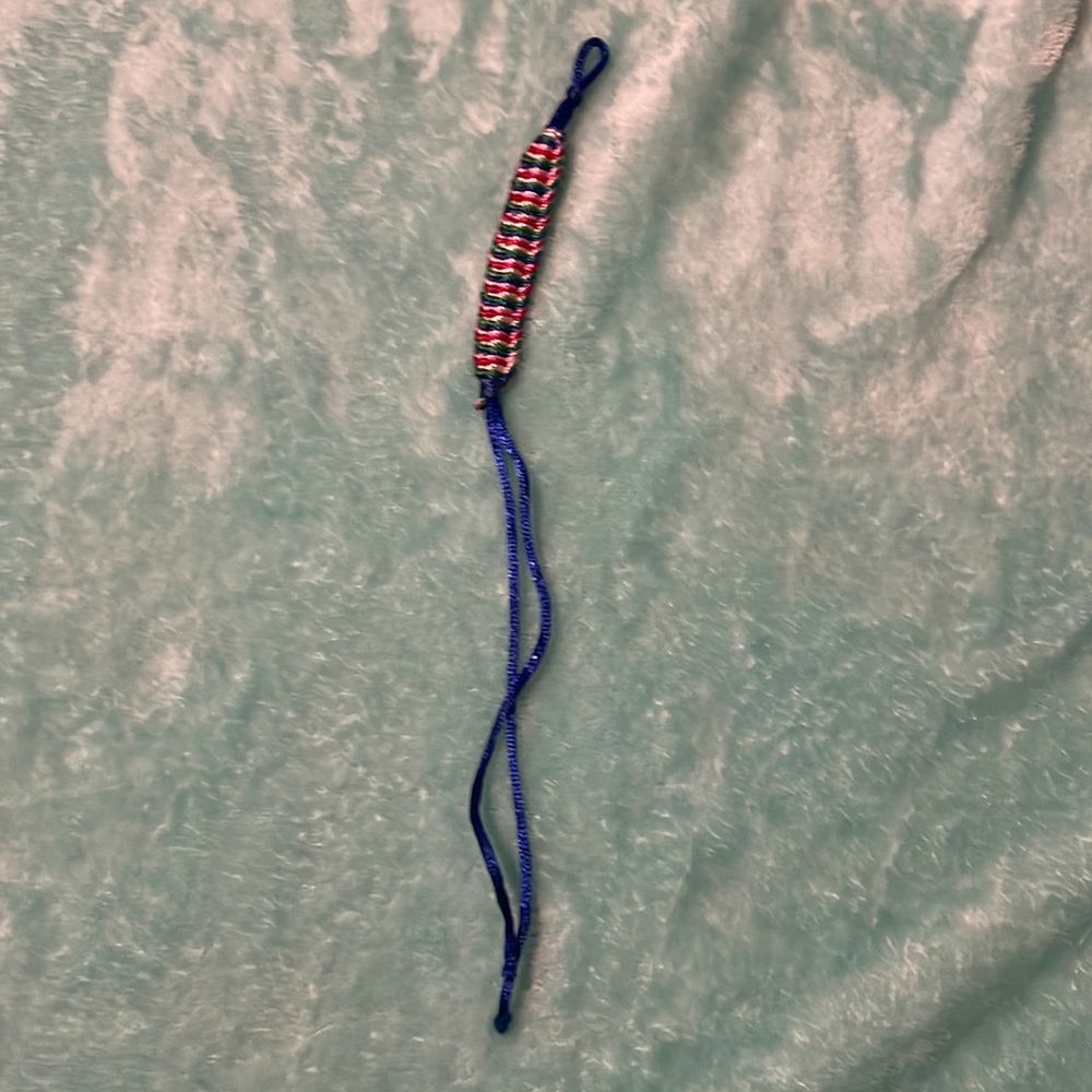 Assorted braided bracelets - Picture 6 of 12